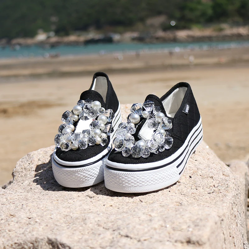 Женские холщовые кроссовки на платформе с жемчугом