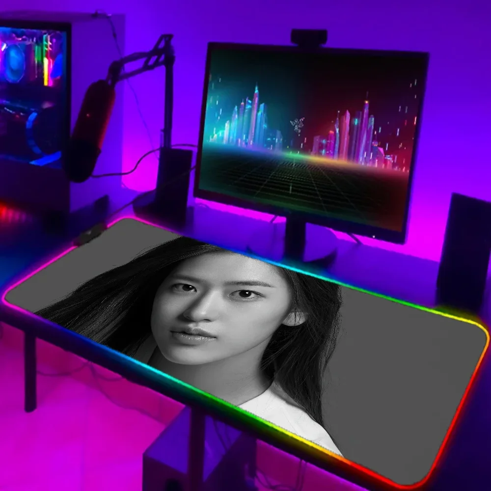 1 шт. знаменитый Kpop Group IVE An YuJin XXL RGB игровые коврики для мыши HD черная искусственная