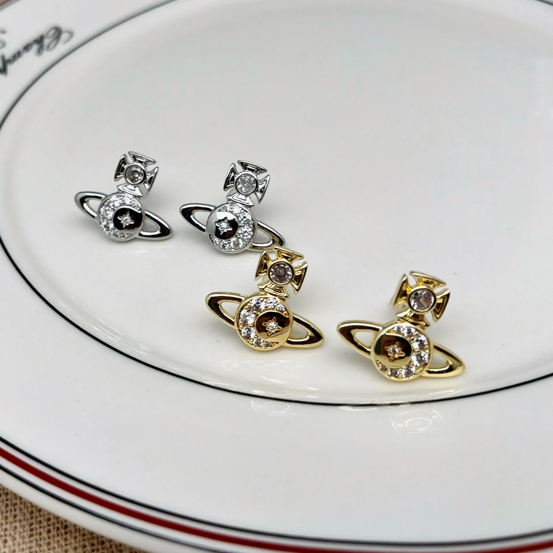 

New Trend Luxury Royal Queen Crystal Planet Gold Silver Color Pierced Stud Earrings For Women Fashion Charm Ear Jewelry Gift