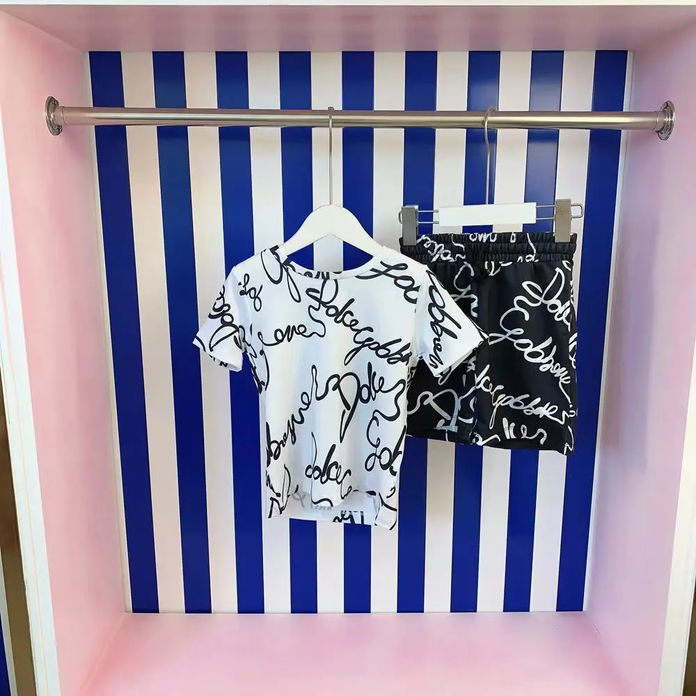 

Designer children's clothing 2022 hot new boys' casual letter printing suit, the upper body is comfortable and breathable