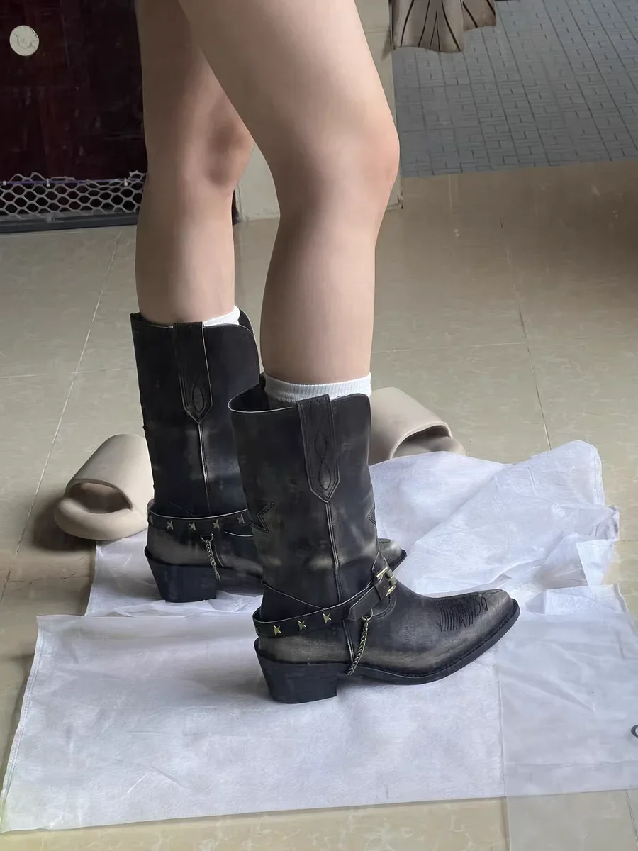 Ковбойские сапоги до середины икры с металлической пряжкой