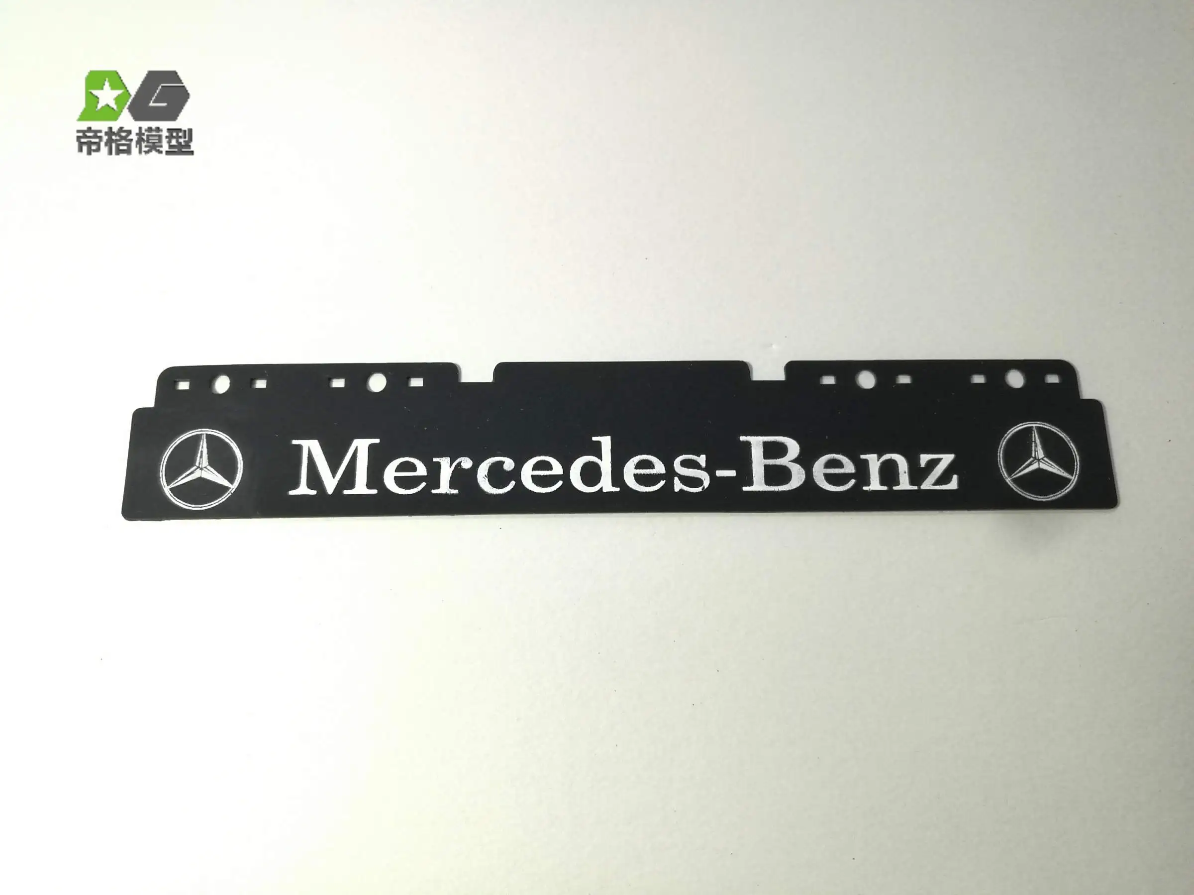 Купить Задний фонарь DG 1/14 56357 резина для Scania Man Actros RC трактор