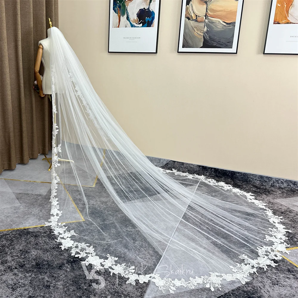 Вневременная соборная фата с кружевной аппликацией цвета слоновой кости и