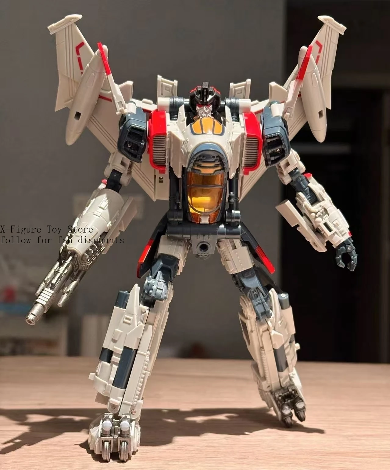 Фото Доставка за 48 часов: Трансформируемая игрушка BAIWEI TW1038 DARK Hidden Bee TW1037 Starscream Movie 4, модель робота, коллекционные фигурки №5
