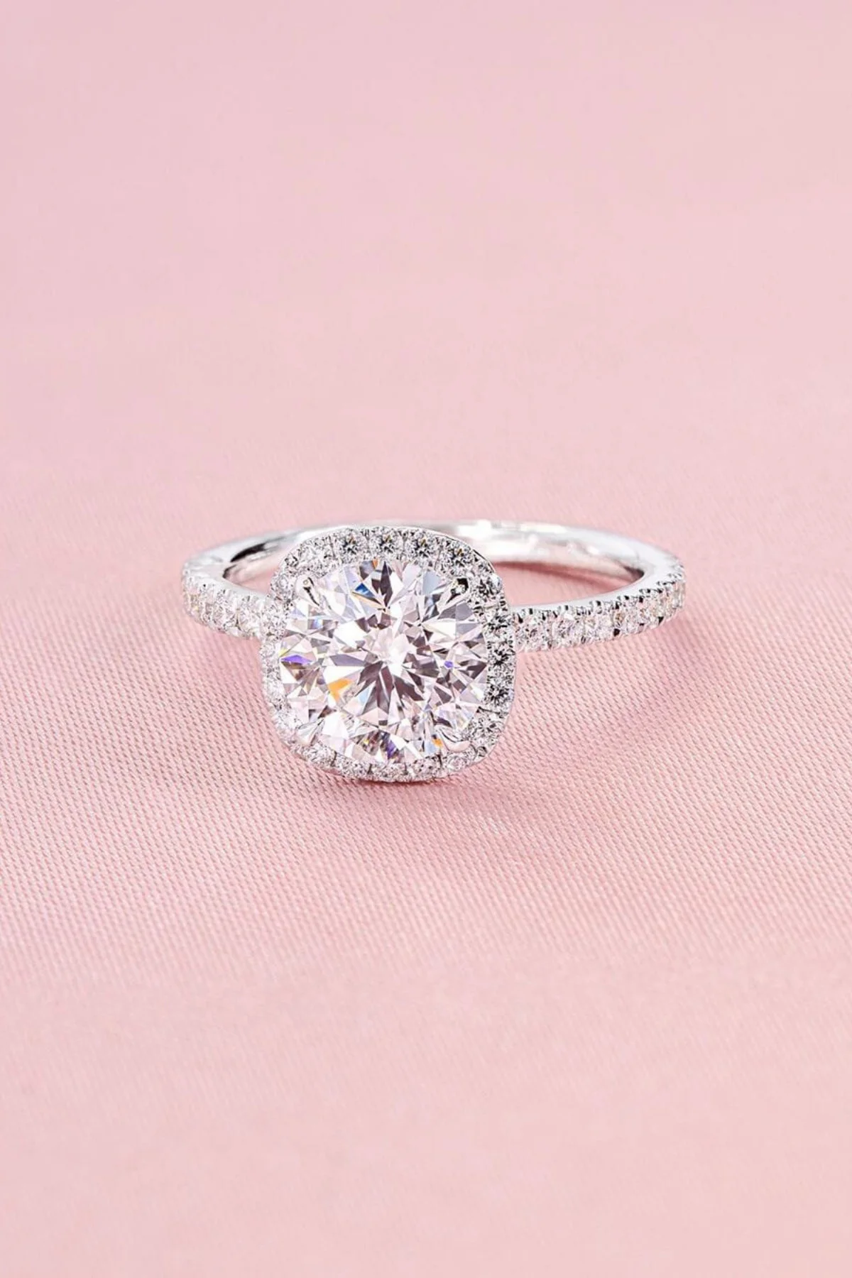 

Кольцо с кристаллами и бриллиантами, 3 карата