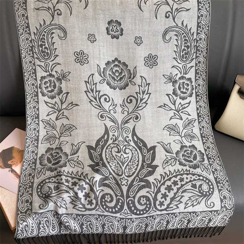 Женский шарф с цветочным узором в этническом стиле и жаккардовой кашемировой