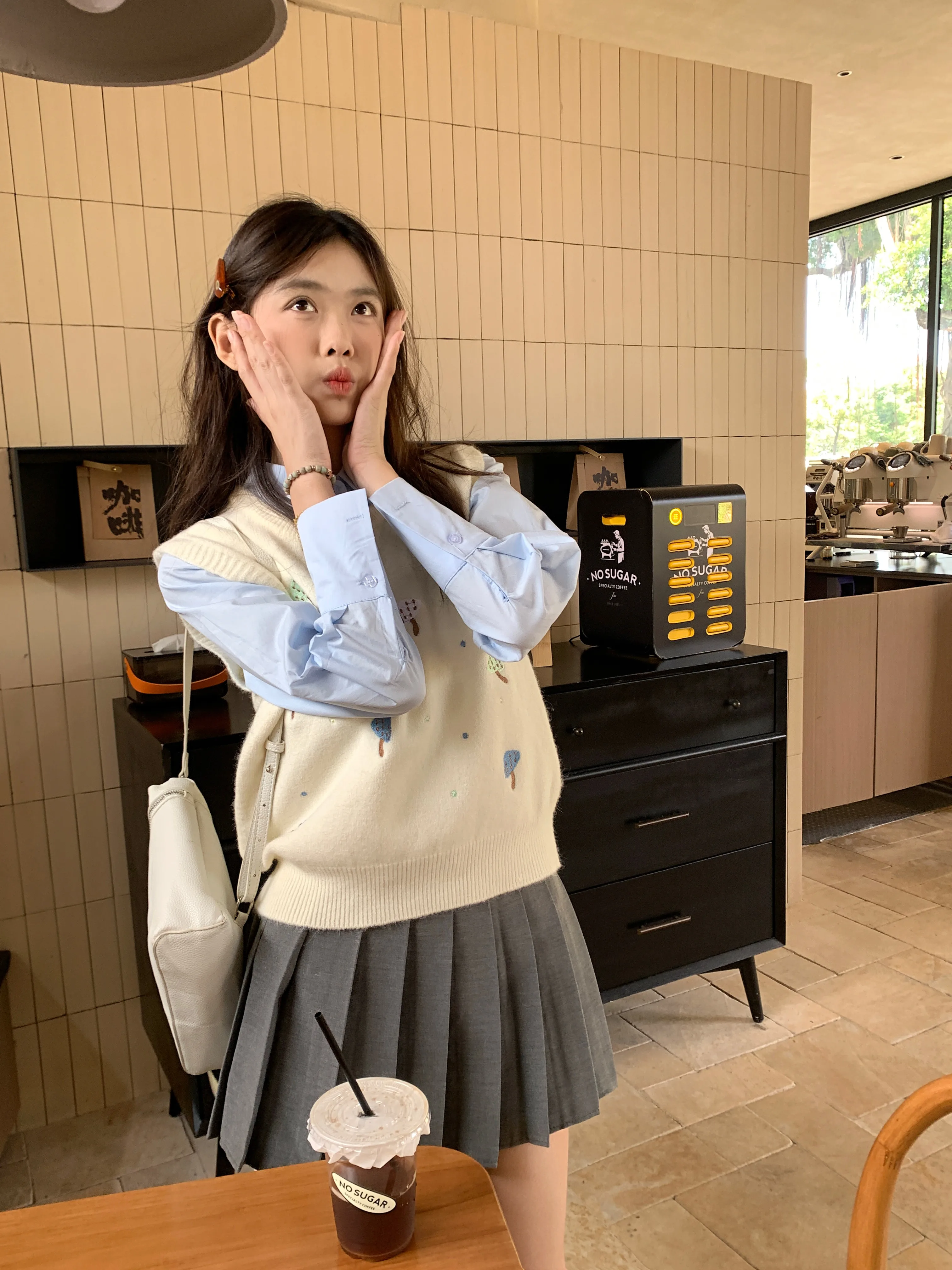 2024 Autumn Women clothes Cute Younger Outer Wear Loose Sleeveless Knit vest Preppy Embroidery Sweater Vest