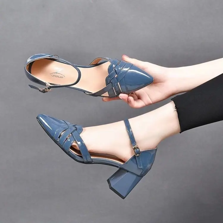 

Сандалии женские на квадратном каблуке, элегантные босоножки в римском стиле, модная нескользящая обувь с пряжкой, роскошные дизайнерские ...