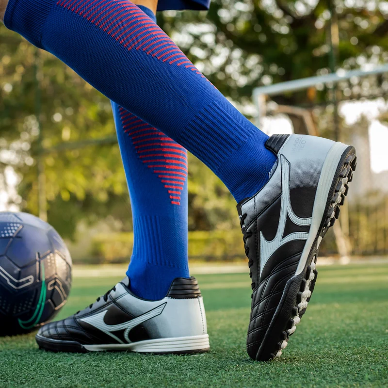 Men's Professional Soccer Shoes Children's Outdoor Training Futsal Indoor Soccer Shoes TF Non-Slip Sports Soccer Sizes 32-45