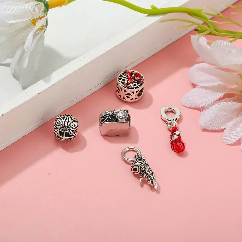 Подвеска в виде человека-паука