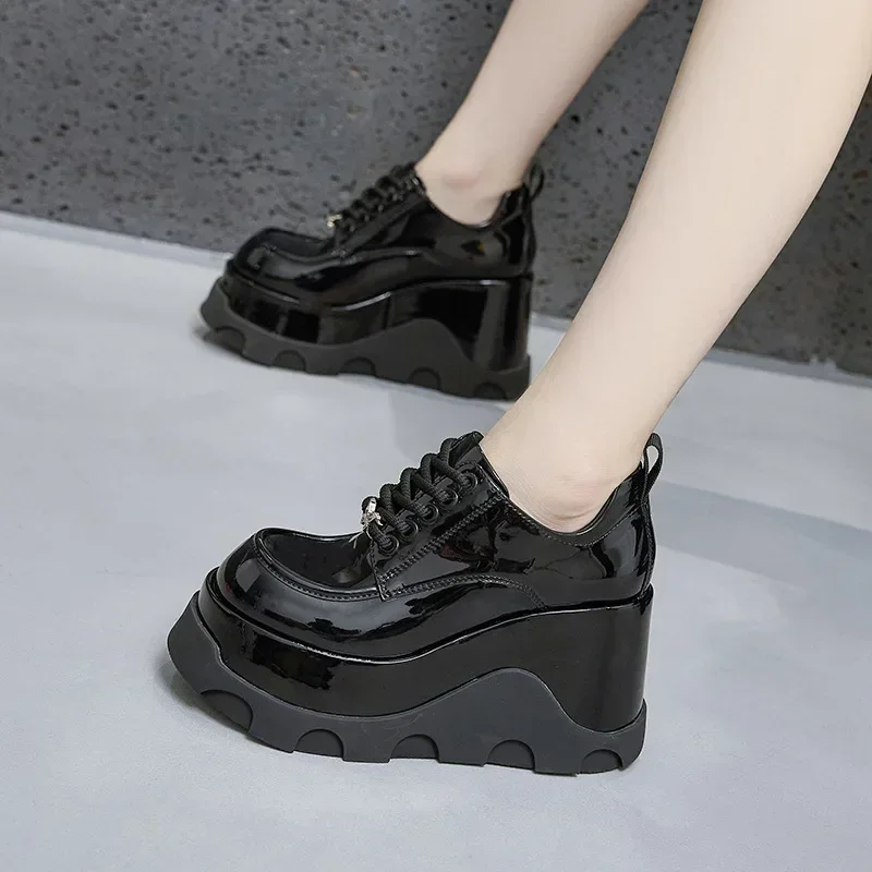 Весенние мотоциклетные ботинки челси из микрофибры 10 см на молнии модные женские