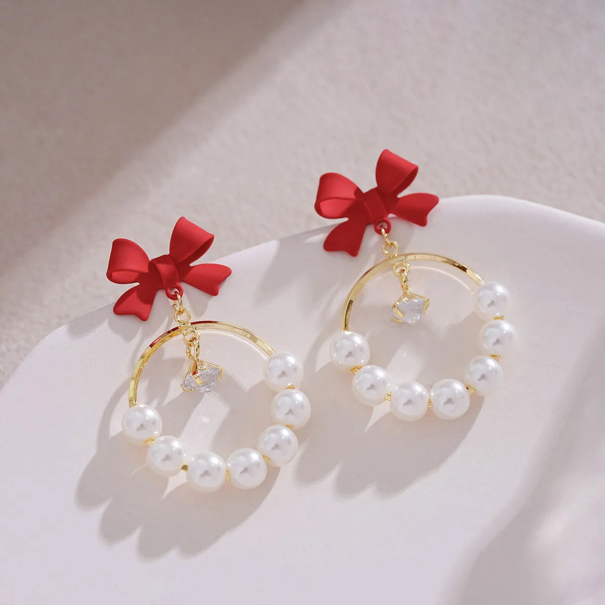 

Red Bow Hoop Earrings Design Sensation Niche Gentle Pearl Unique Earrings Super Fairy Temperament Tea Stud Earrings for Woman