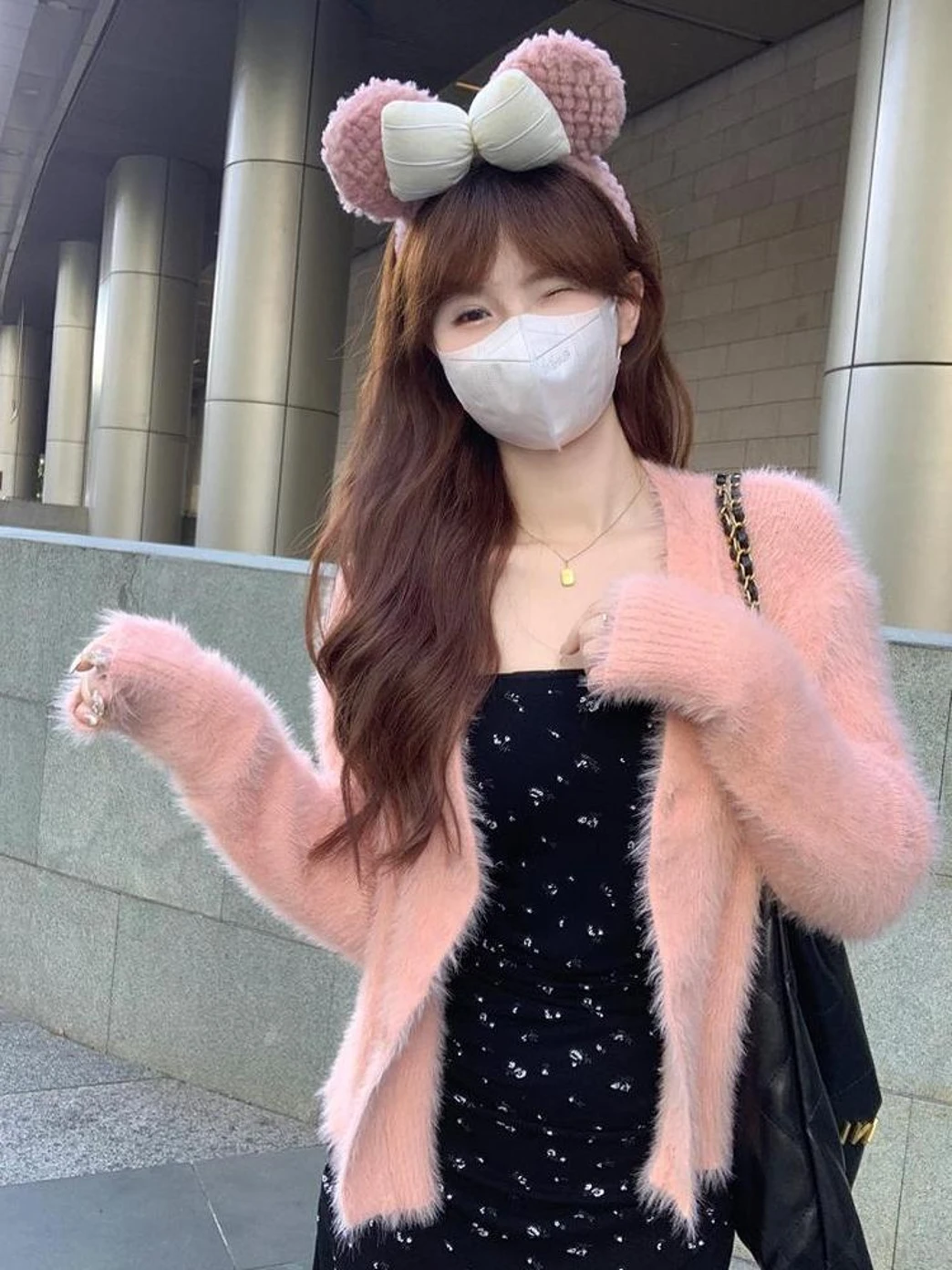 Норковый бархатный мягкий клейкий свитер с v-образным вырезом и длинными