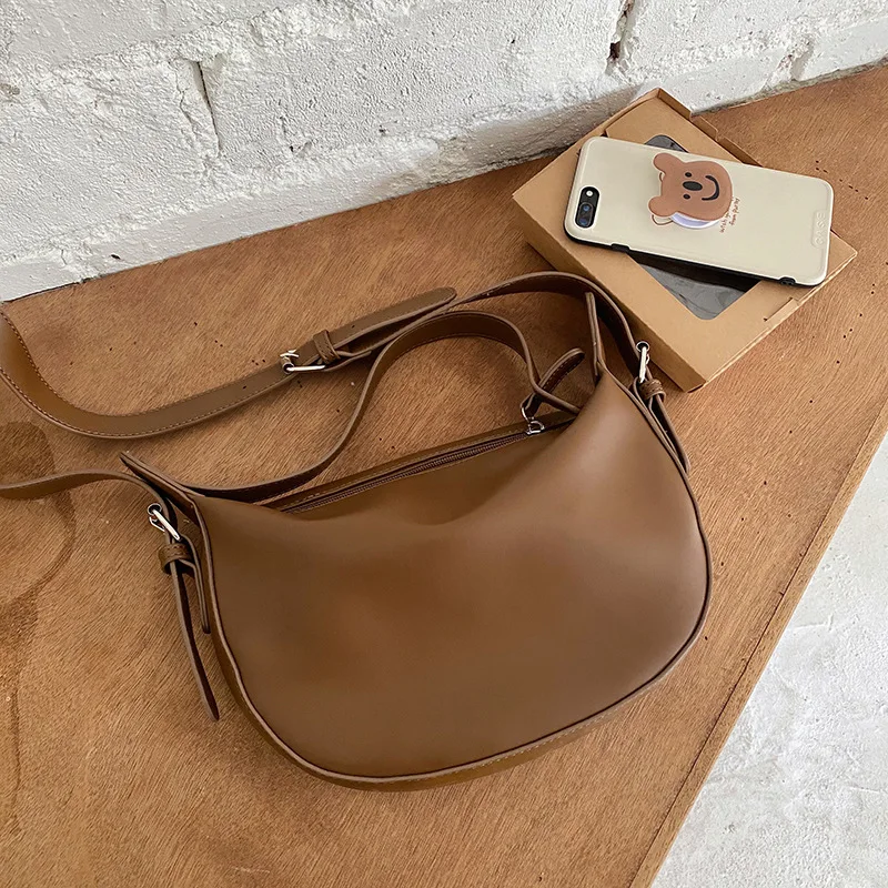 

XQ 2022 fashion simple saddle bag women's one-shoulder diagonal bag comfortable soft leather student casual handbag purse