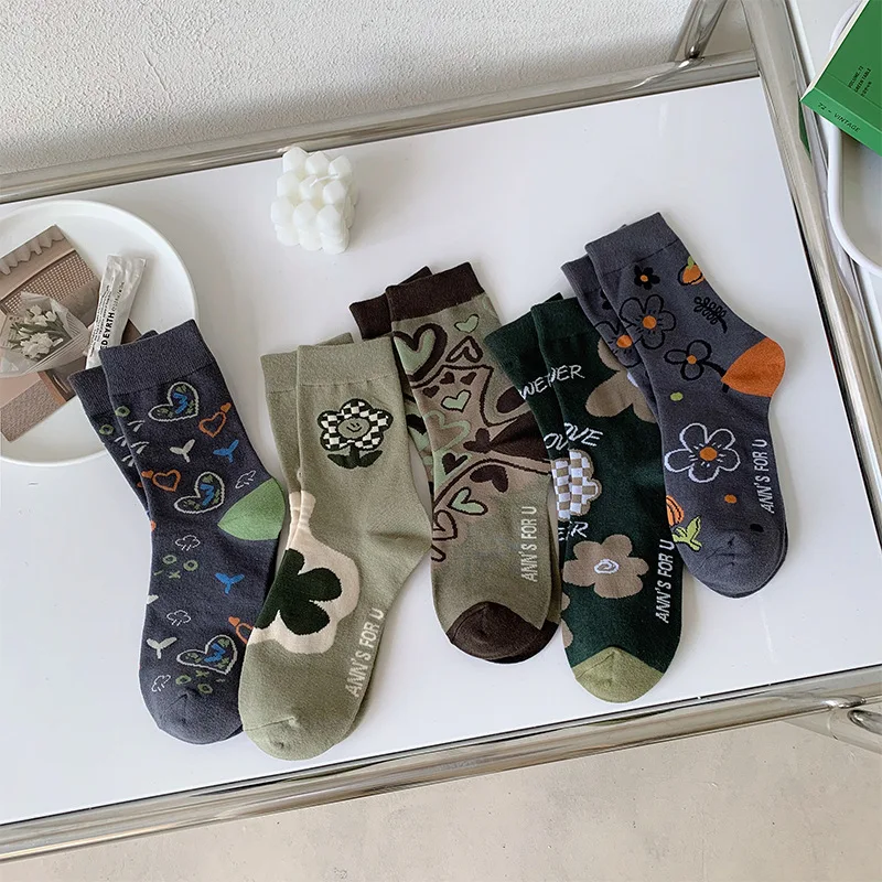 

Personality Tide Socks Fashion Ins Trend Graffiti Sports Couple Socks In The Tube Letter Embroidery Cotton Socks for Men Women