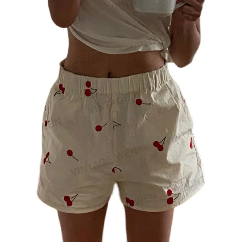 Рисунок 4 - Шорты женские с вышивкой вишни