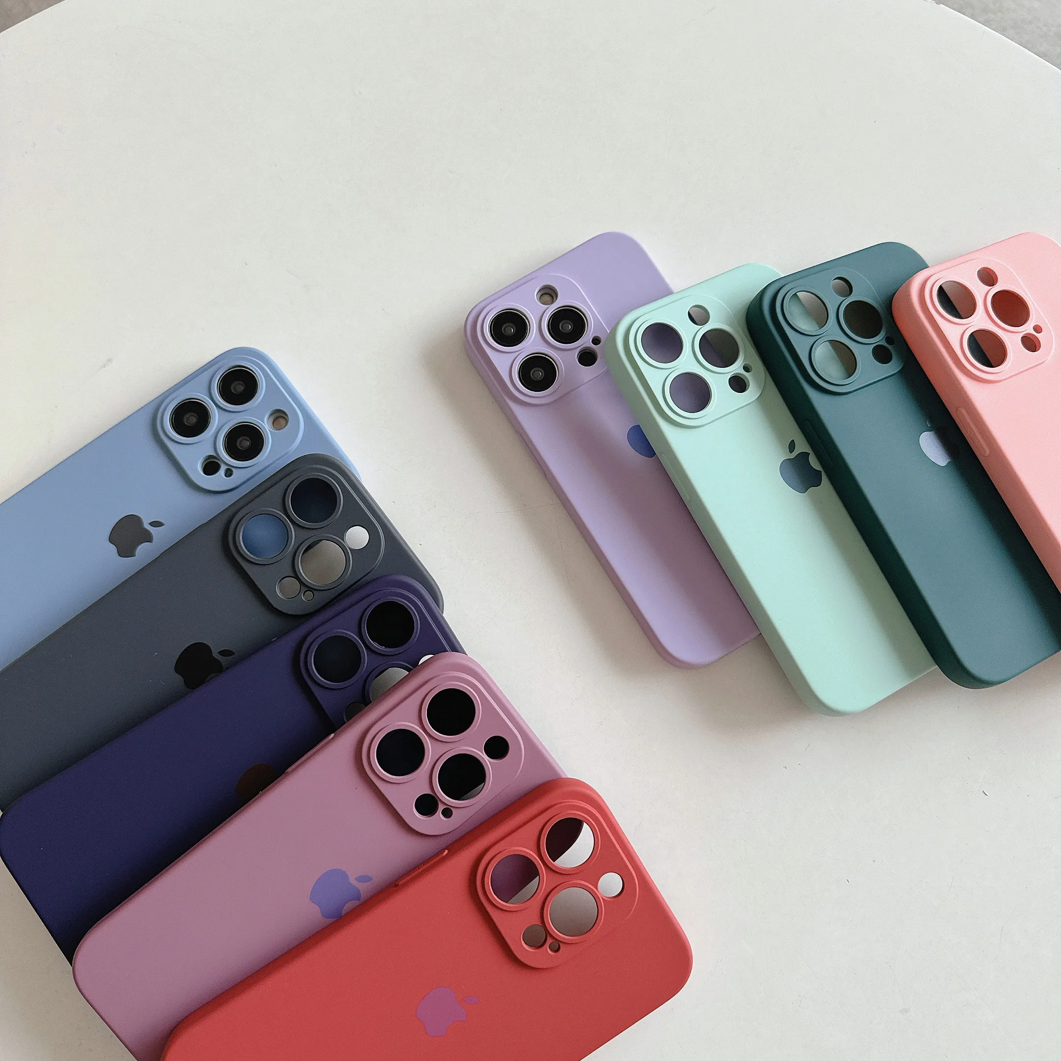 Роскошный официальный оригинальный чехол из жидкого силикона для телефона iPhone 16