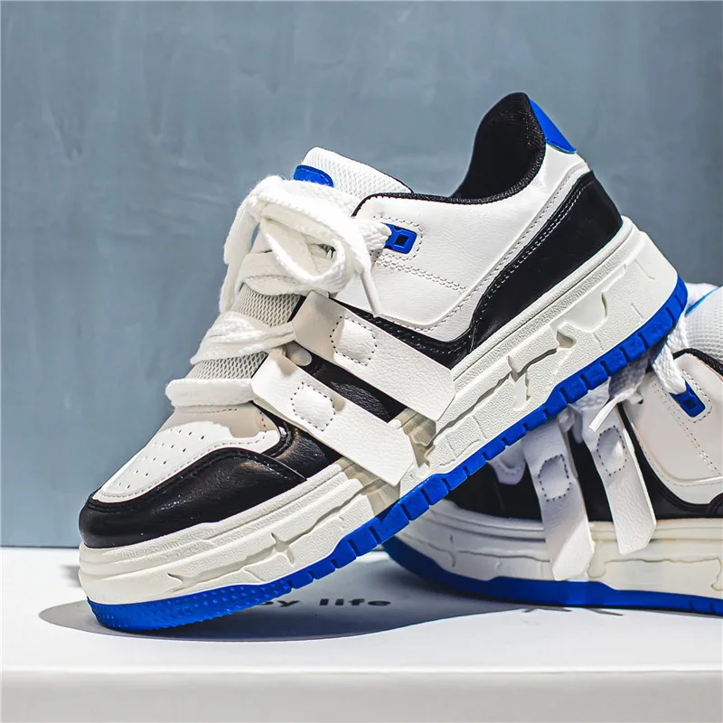 

Мужские кроссовки на массивной подошве