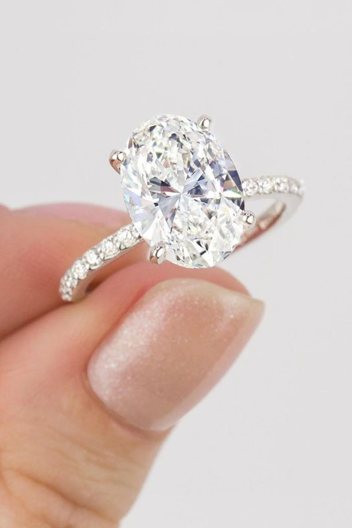 

Кольцо для помолвки с кристаллом и бриллиантом из циркония, овальное 2,53 карат