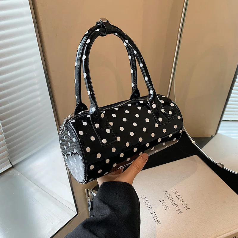 Маленькая нишевая женская сумка в горошек новинка 2024 на плечо для поездок модная