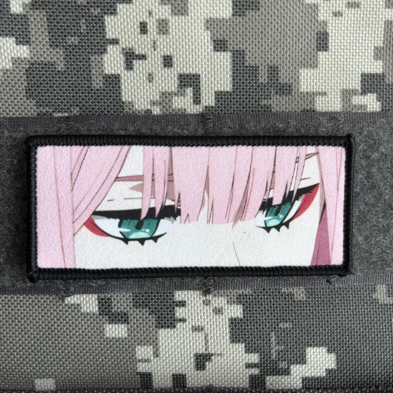 Фото ВОЕННЫЙ ЗНАЧОК Zero Two Eyes для морального духа в стиле аниме Дарлинг в Германии искусственный крючок и петля с принтом тактические военные искусства №5