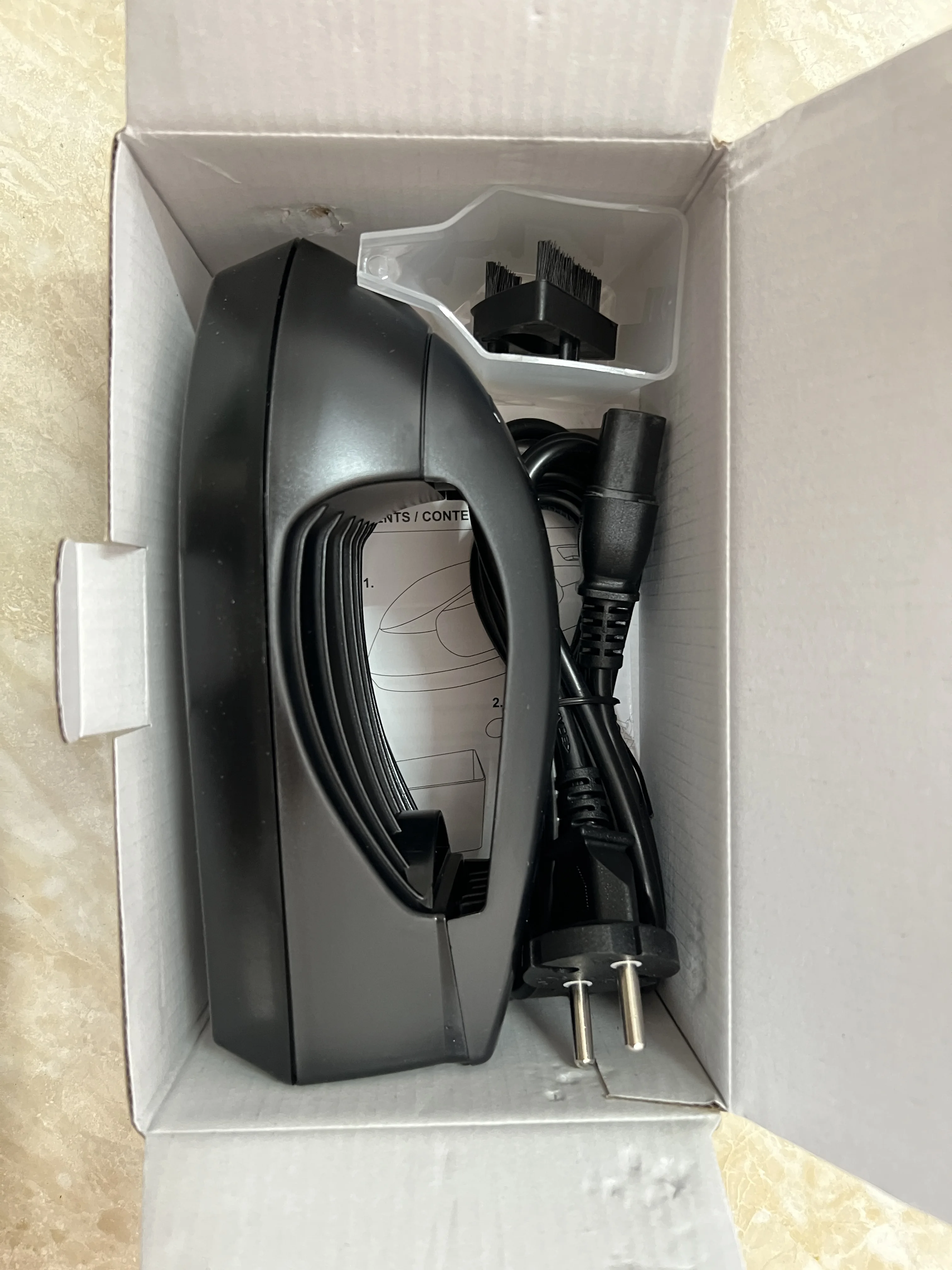 

Портативный электрический утюг черный