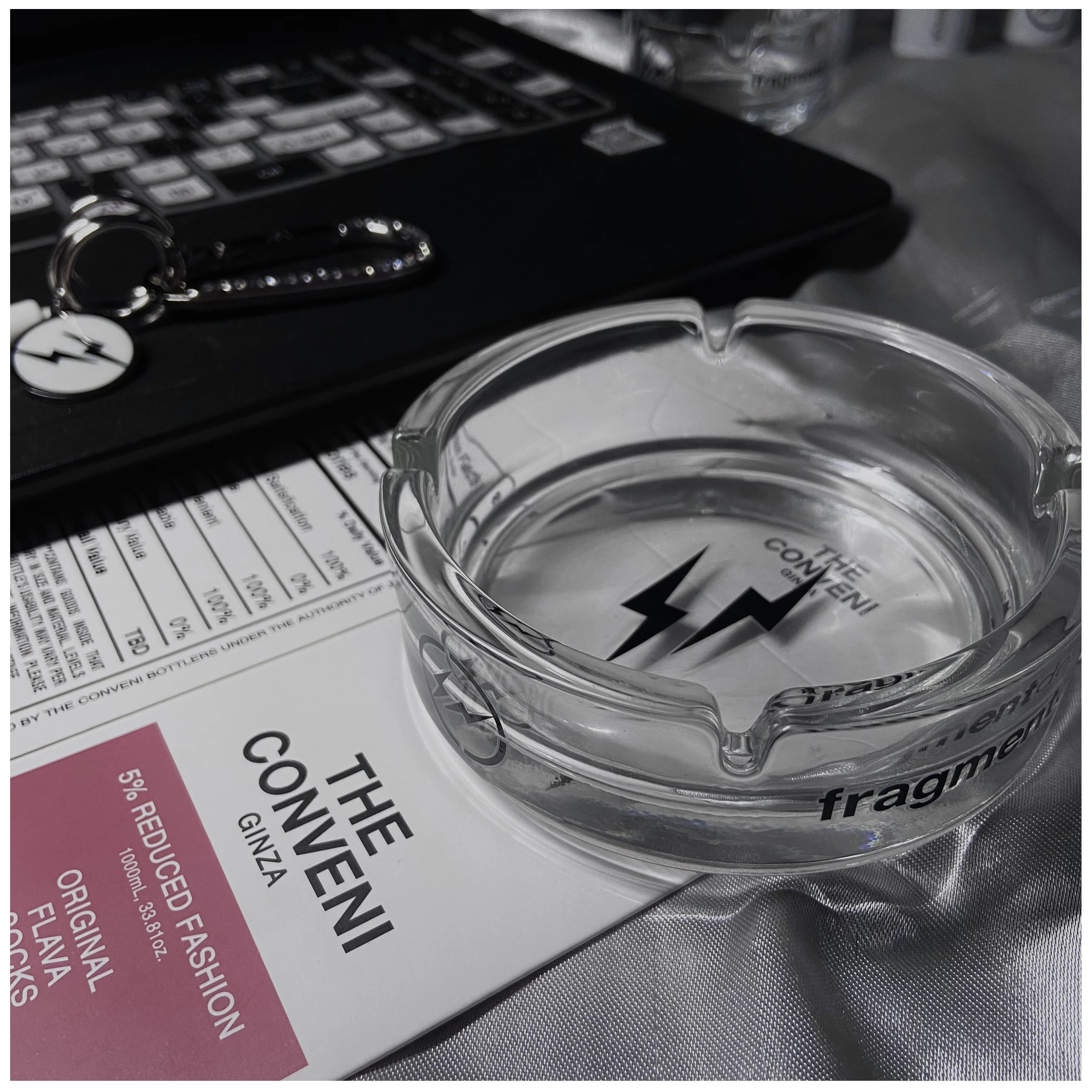 

Chaopai lightning round transparent glass ashtray Nordic simple ins style creative personalized gift ashtray
