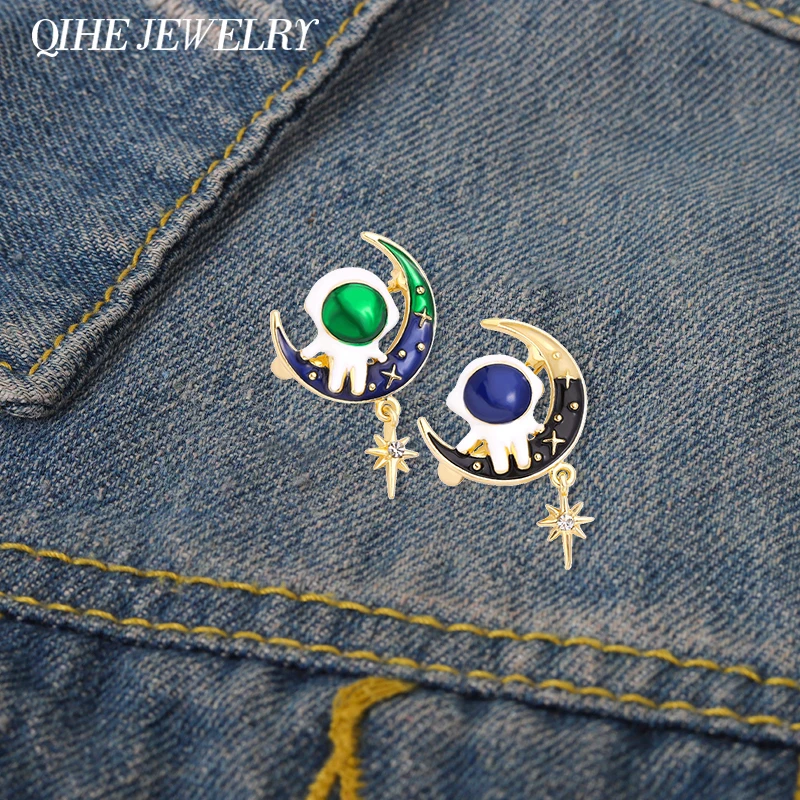 

Astronaut Enamel Pin Brooch Metal Badge Planet Moon Star Custom Lapel Clothes Cartoon Hats Backpacks Friends Gifts Accessories