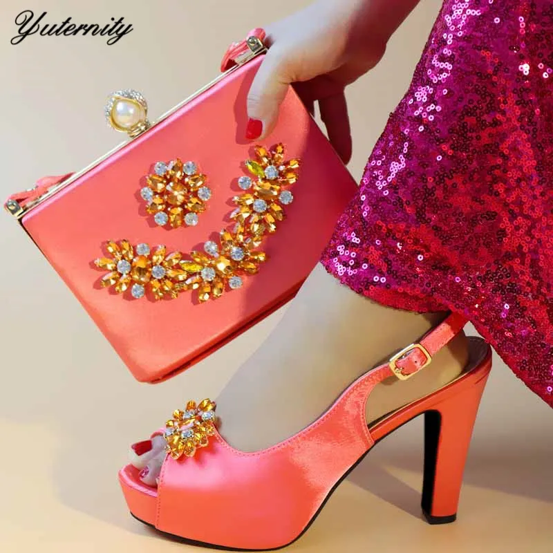 

Новейшие африканские женские туфли и сумки Стразы для свадьбы в итальянском стиле элегантные туфли на высоком каблуке и сумка в комплекте