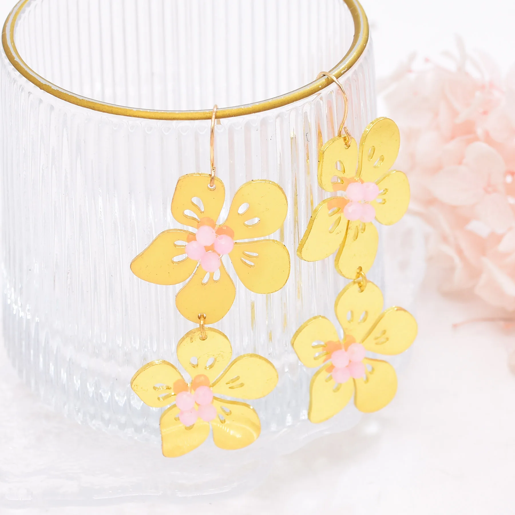 Серьги-гвоздики большого размера с цветами и