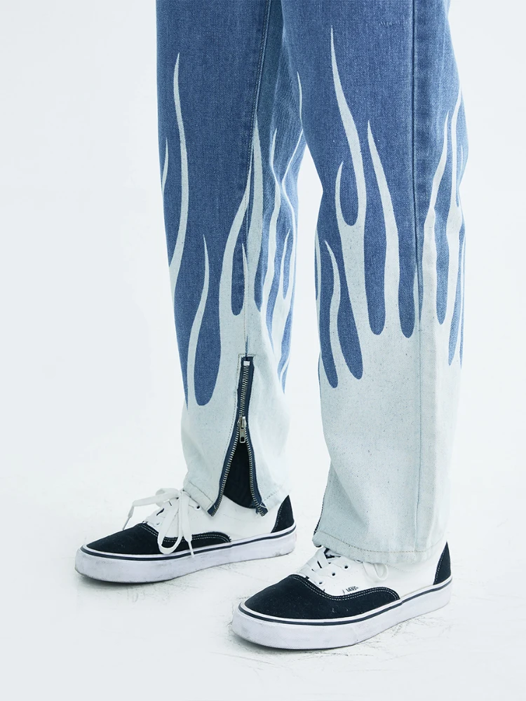Hip -hop Flame Letter Printing and Patchwork Men's Denim Jeans Jeans Straight Street Pants Foot Zipper Casual Trousers Men JEANS