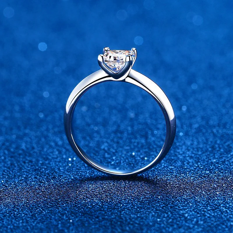 Женское Обручальное кольцо с бриллиантами покрытое белом золотом 18 К |