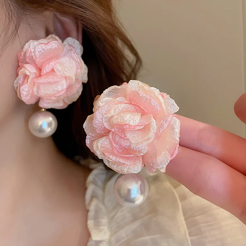 

KAITIN Fabric Art Flower Pearl Earrings for Women 2023 Summer New Fahsion Pink Stud Earring Luxury Designer Jewelry Wholesale