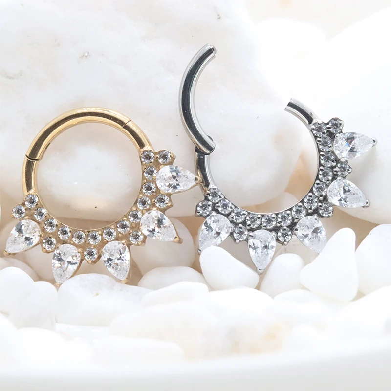 Титановое кольцо для пирсинга 16G Clicker