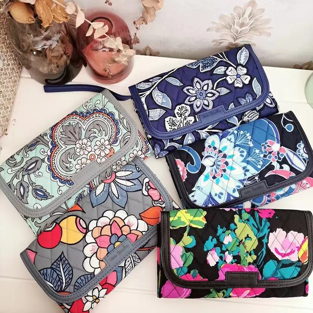 кожаный кошелек с деньгами. кошелек женский. кошелек женский la bagagerie винтаж. женские кошельки портмоне. вб кошелек что.