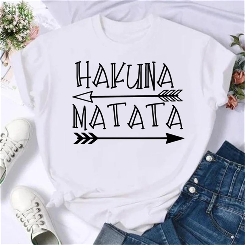 

Хит продаж, женская футболка с надписью Hakuna Matata, летняя белая футболка с коротким рукавом в стиле Харадзюку, Повседневная Свободная блузка с мультяшным принтом