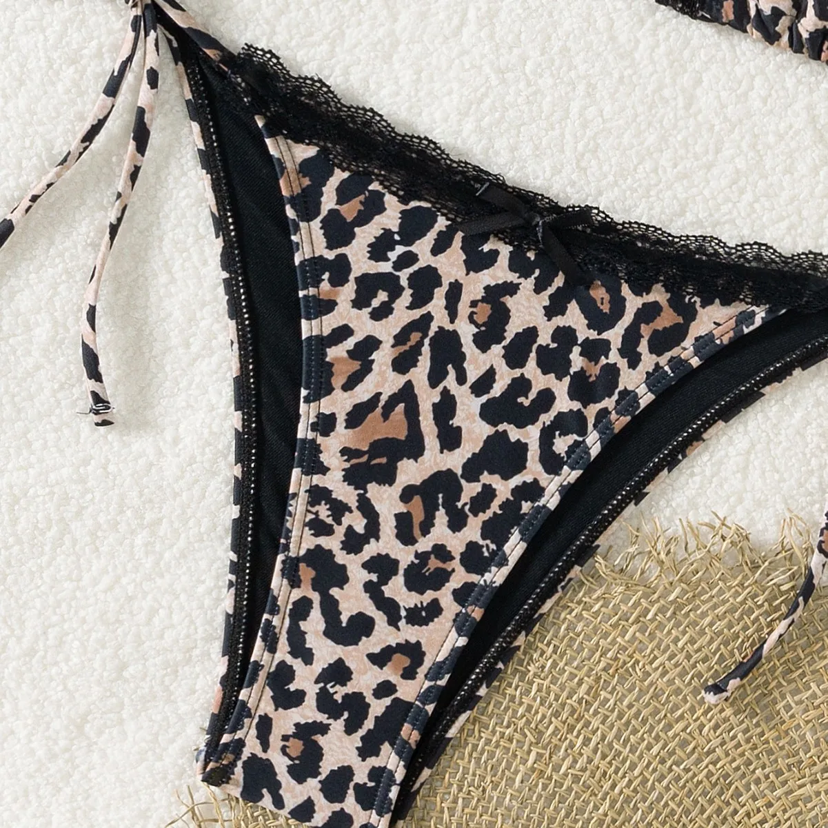 Женский разделенный комплект бикини с леопардовым принтом и кружевной каймой