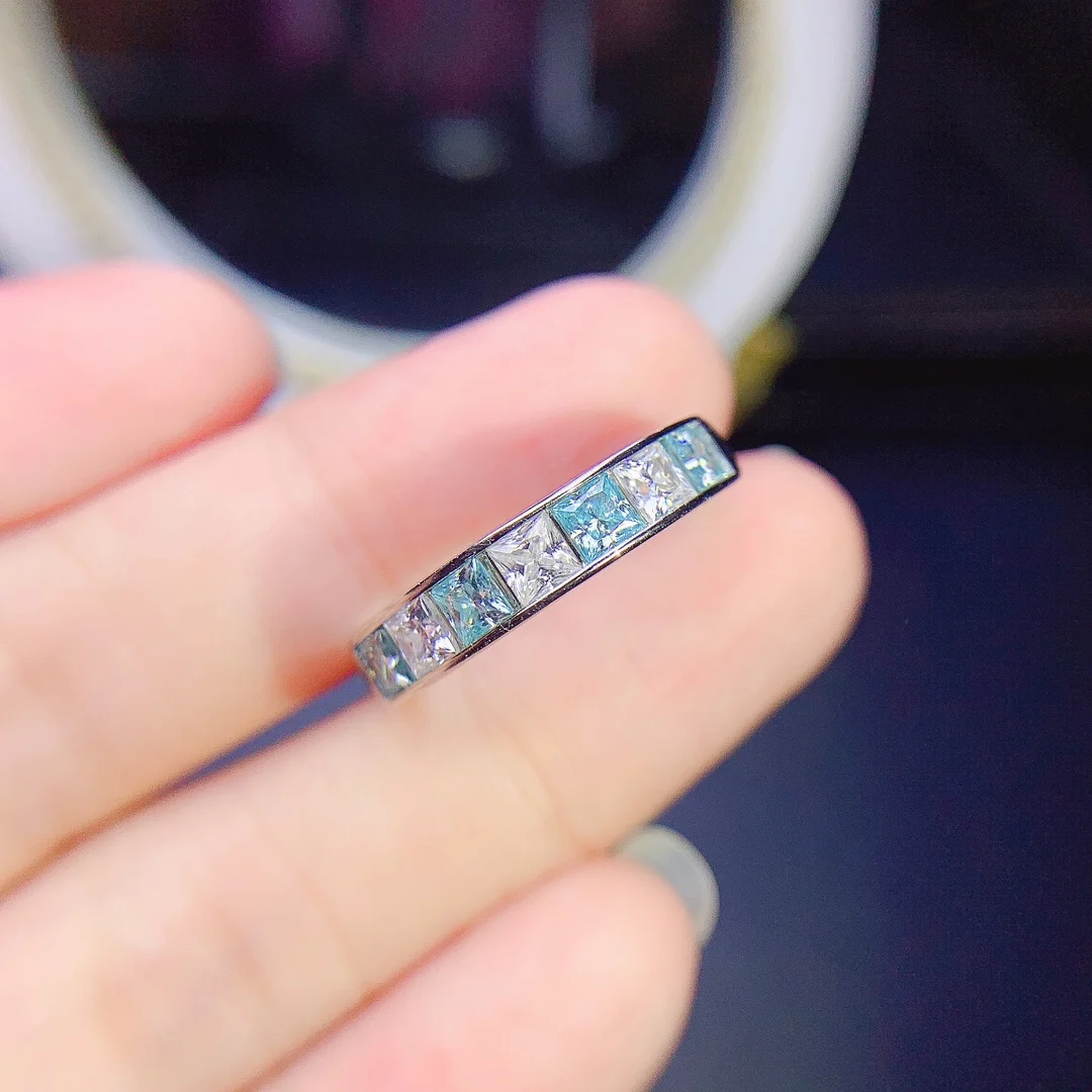 

Женское и мужское серебряное обручальное кольцо с муассанитом