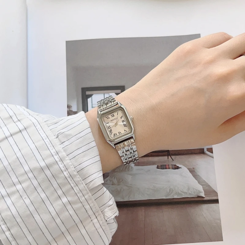 Кварцевые наручные часы