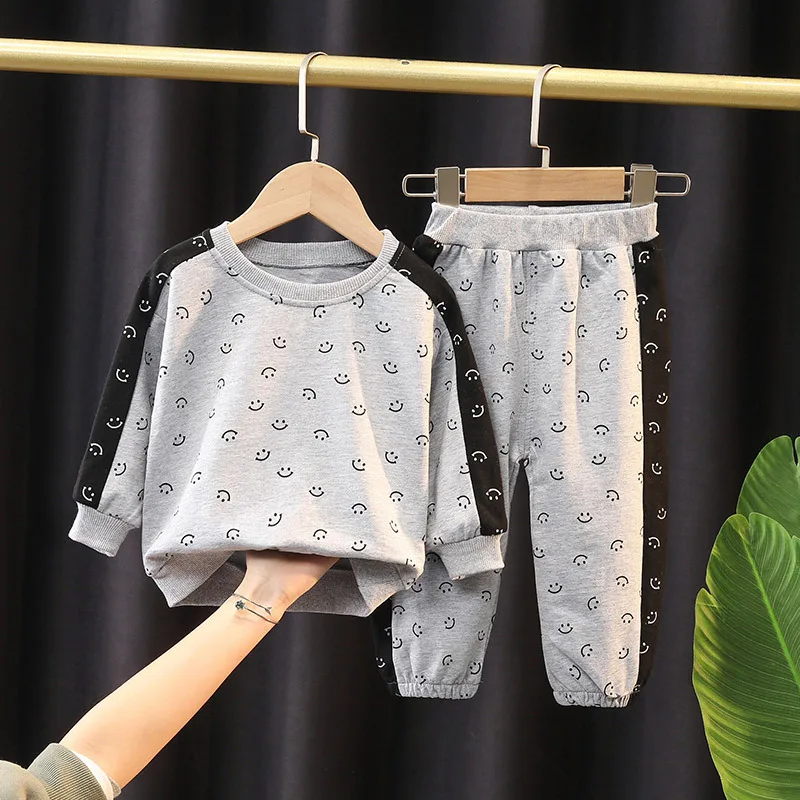 

Спортивный костюм для мальчиков, на возраст 1-5 лет