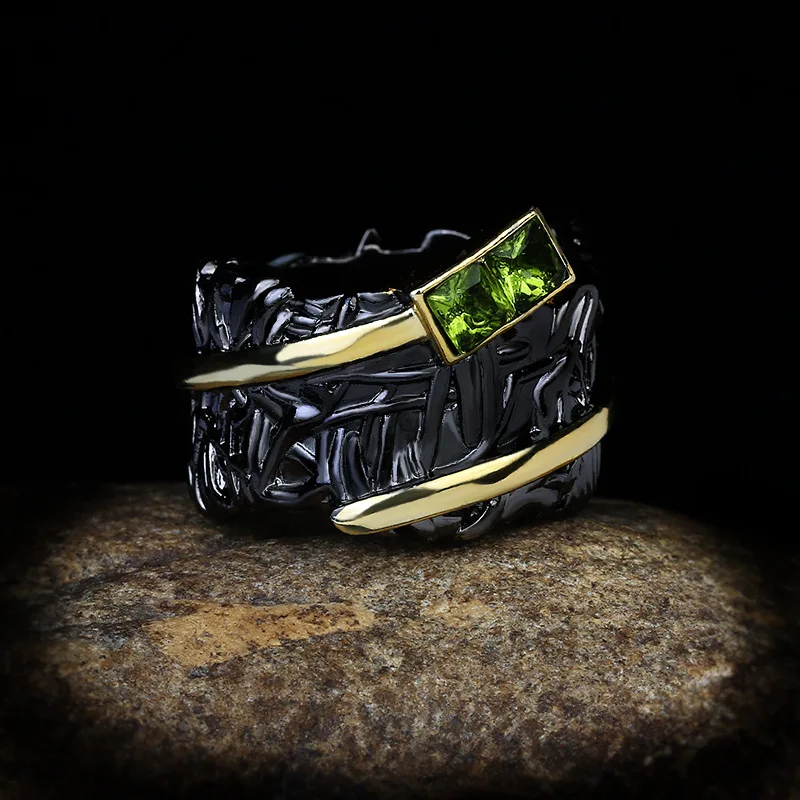 Женское двухцветное кольцо с зеленым цирконием Винтажное черного и золотого