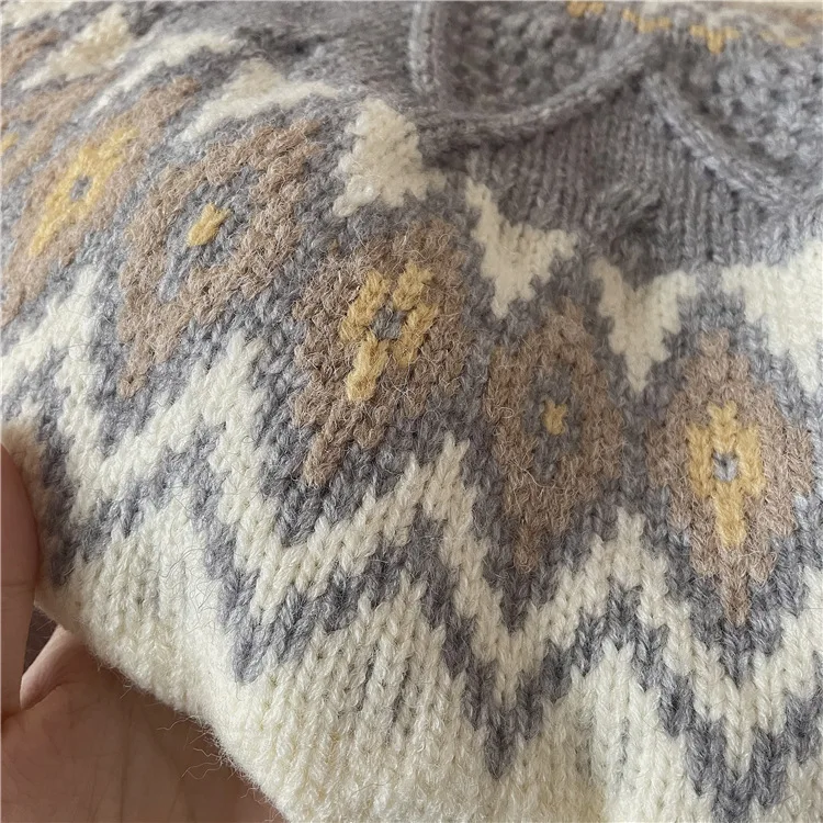 Женский трикотажный пуловер Korobov с круглым вырезом