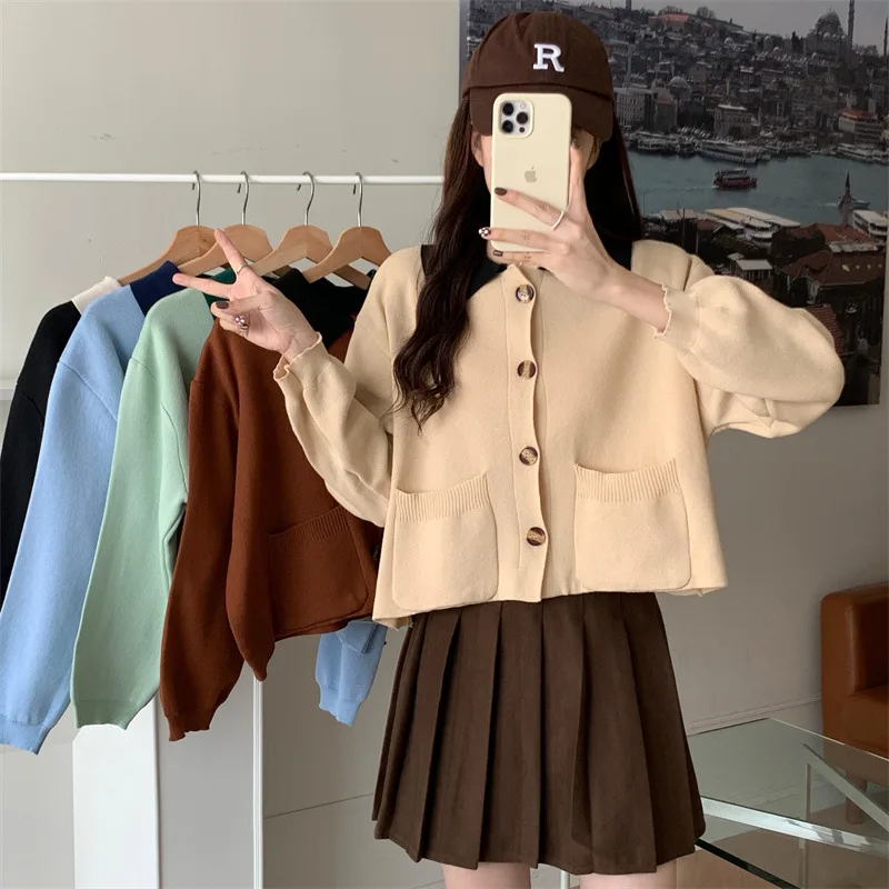 

Женский вязаный кардиган в стиле ретро