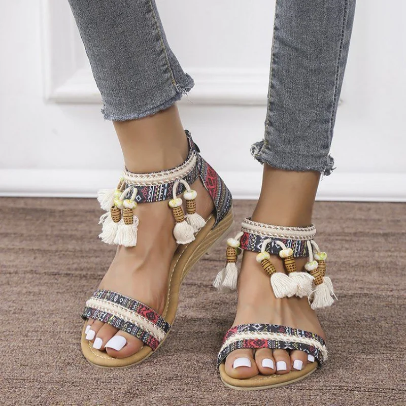 

Богемные сандалии на низком каблуке для женщин, летние римские сандалии в этническом стиле с открытым носком, бусинами, бахромой, застежкой-молнией сзади, обувь, сетчатая обувь
