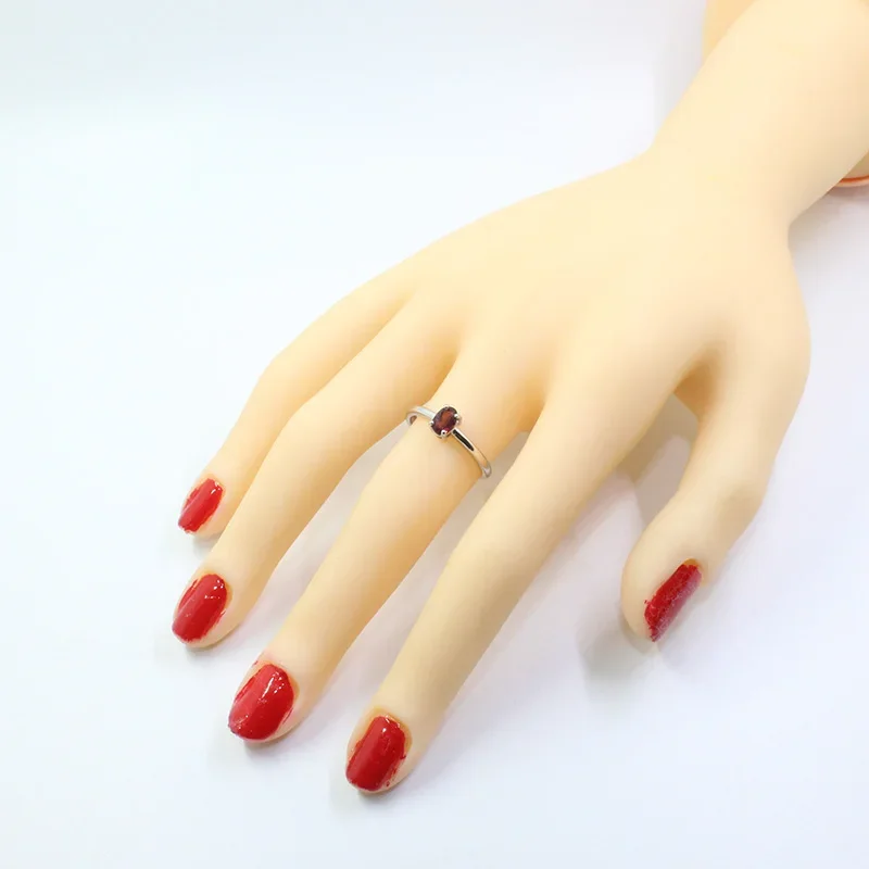 Простое кольцо для помолвки с красным турмалином овальной огранки 0 4 карата из