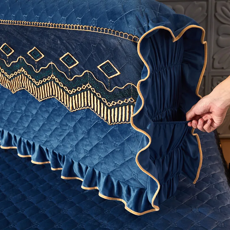 Crystal Velvet Bede Cover Warm Quilted Bed Skirt Three-Piece Thickened Bedspread Winter Fleece-lined Backrest All-Inclusiv...