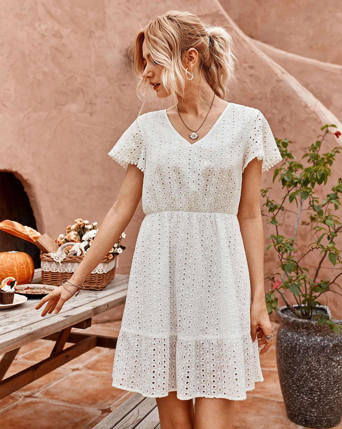 

Yeuxverts 2023 New Summer Women Lace Embroidery Sexy Dress Short Sleeve Causal White Dresses V-neck Hollow Out Short Vestidos