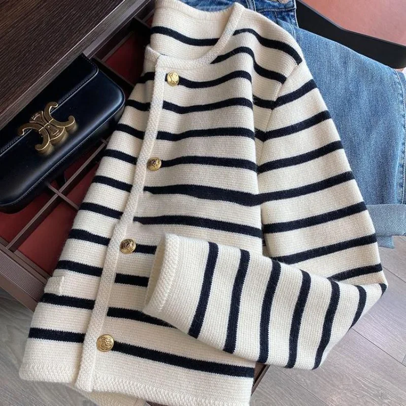 

Korean fashion sweater Cardigan White and black striped knit sweater women's short cardigan long sleeve cardigan women winter
