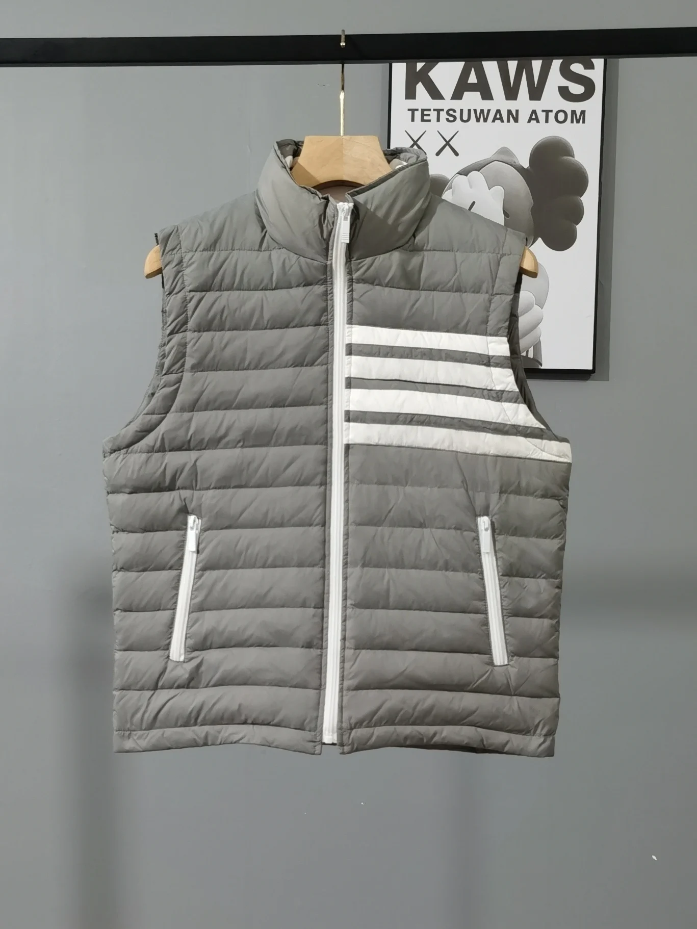 2022 New Autumn Men Down Vest Causal White Duck Down Coat Fashion Brand Style Vests Sleeveless Women Parkas TB THOM Jacket