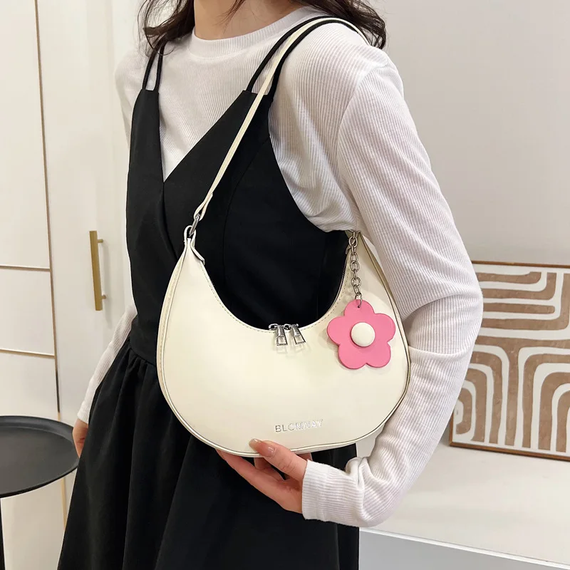 

Fashion Shoulder Bag for Women Leather Half Moon Underarm Bag 2023 Luxury Designer Handbag Flower Pendant Casual Crossbody Purse